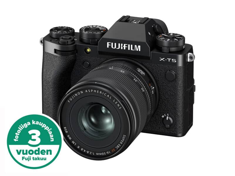 Fujifilm X-T5 + XF16-50mm F2.8-4.8 R LM WR, musta